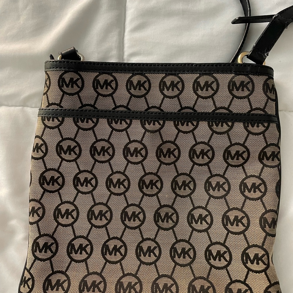 MICHAEL KORS Purse. - Picture 2 of 6
